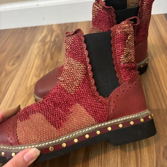 Free People Textile Atlas Chelsea Boot in Burgundy Red Kilim - Picture 9 of 13